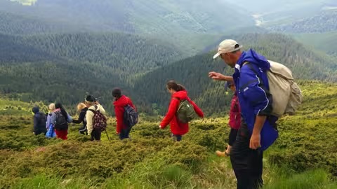 Рятувальники надали допомогу чоловіку, який збирав ягоди на верховині