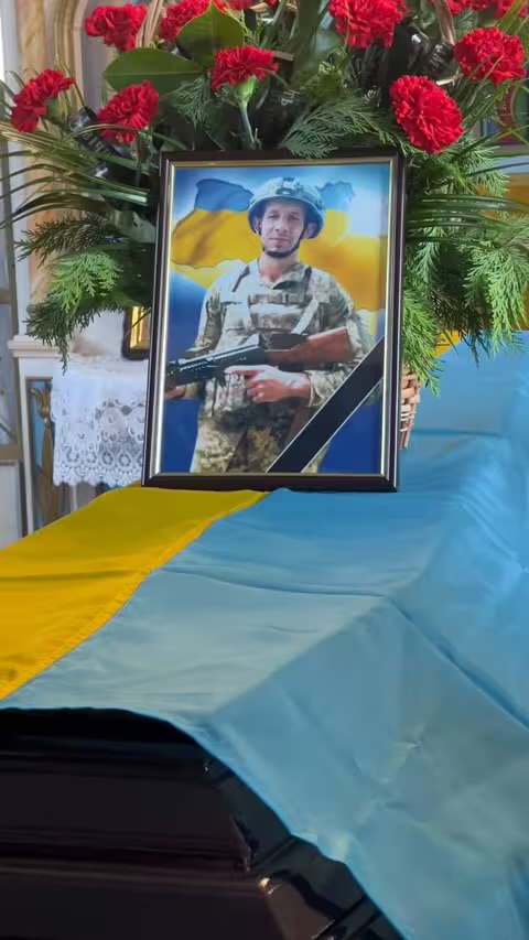 Закарпаття провело в останню дорогу Героя Віталія Глібу