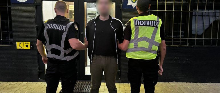 Поліцейські Берегівщини затримали зловмисника, який у стані сп`яніння намагався вбити співмешканку