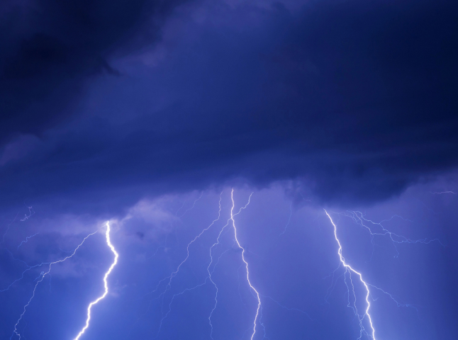 Грози та дощ накриють Закарпатську область