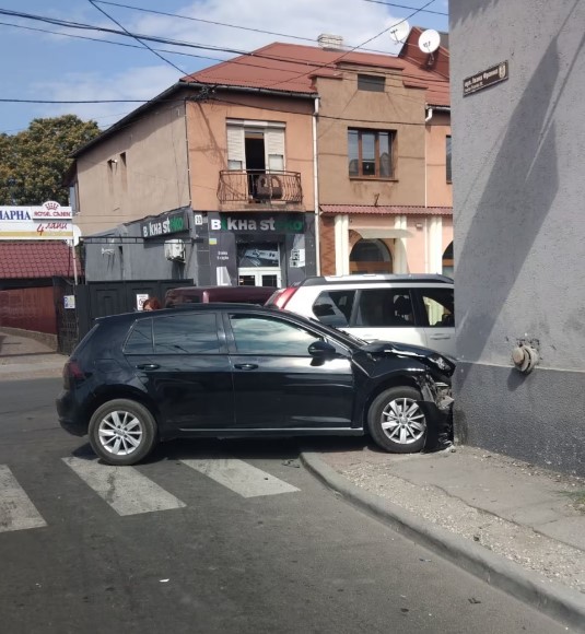 У центрі Мукачева трапилася ДТП: зіткнулись два авто