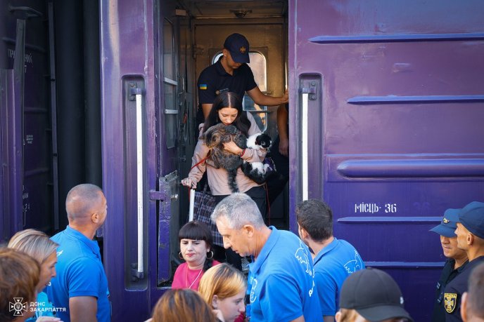 На Закарпаття приїхали черговий евакуаційний потяг із Донеччини