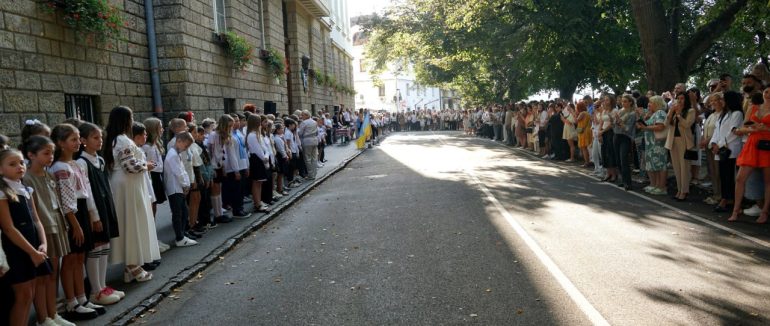 На Закарпатті розпочався навчальний рік для 169 тисяч школярів