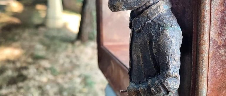 В Ужгороді відкрили міні-скульптуру угорському художнику Шимону Голлоші