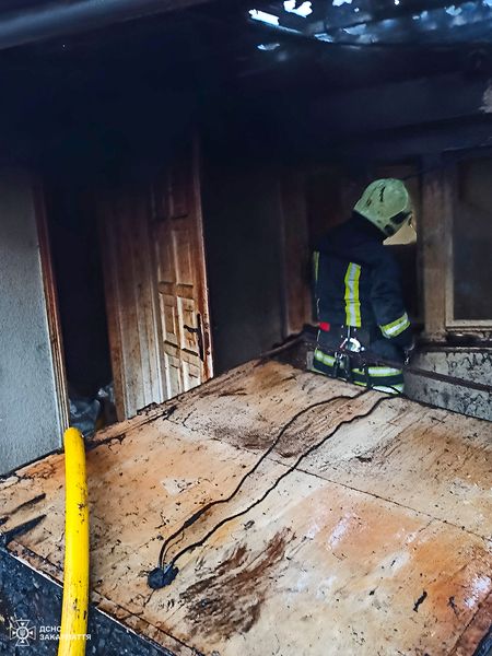 Полум’я в будинку: на Мукачівщині врятували житловий будинок (ФОТО)