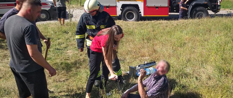 На Хустщині чоловік отримав опіки, під час спалювання трави