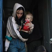 Зустріч евакуйованих: на Закарпатті зустріли дітей і дорослих з Краматорська (ФОТО)