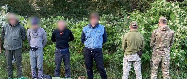 На Закарпатті затримали чотирьох «туристів», які блукали 5 днів