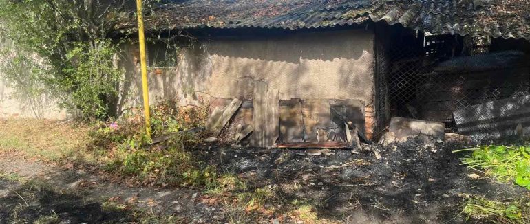Через спалювання листя у Тячеві ледь не загорів будинок