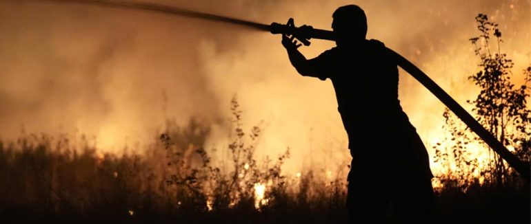 На Ужгородщині вночі вогнеборці ліквідували масштабне загорання сухостою