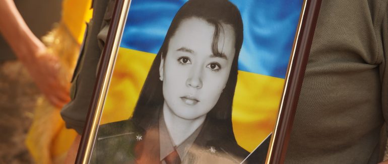 У Мукачеві попрощалися із загиблою Героїнею Оленою Бабіцькою