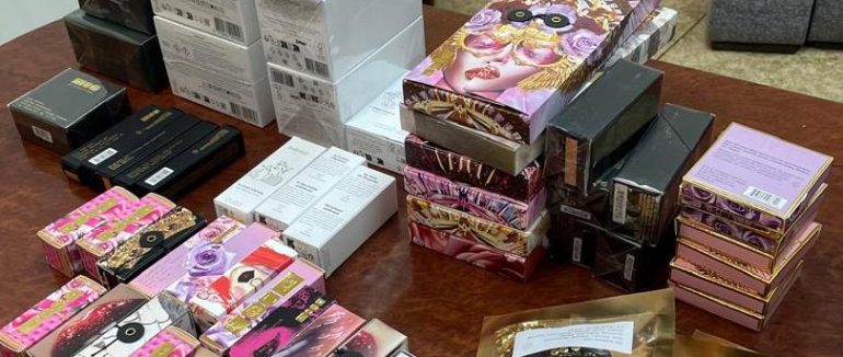 На Закарпатті затримали контрабанду елітної косметики на понад півмільйона гривень