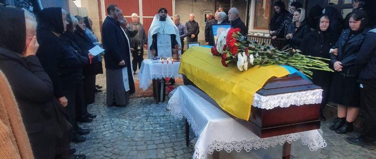 У Великих Лучках попрощалися з полеглим на війні з росією Іллею Бобровичем