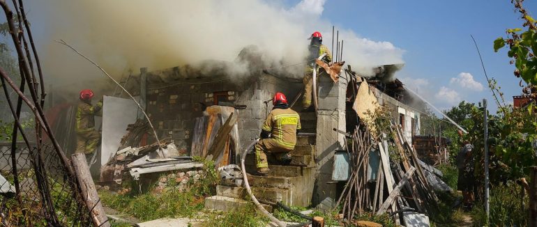 На Ужгородщині через спалювання сміття зайнявся житловий будинок