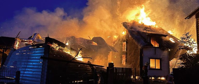 На Тячівщині горіла база відпочинку