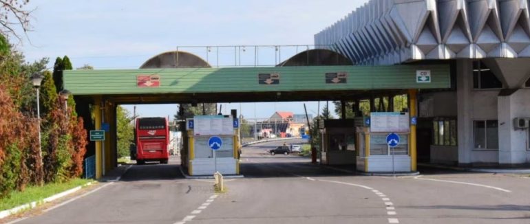 На КПП Тиса від сьогодні буде ускладнений рух автомобілів