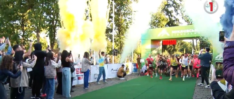 У Мукачівський півмарафон 2024: 80 дронів та 2 автомобіля придбали для ЗСУ на благодійному забігу  (ВІДЕО)