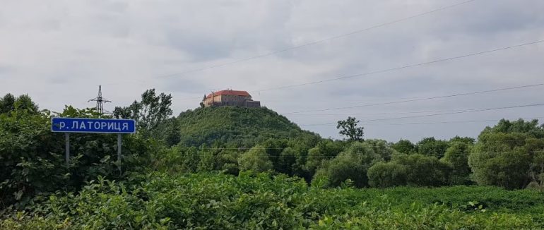 У Мукачеві чоловік стрибнув з мосту і потрапив до реанімації