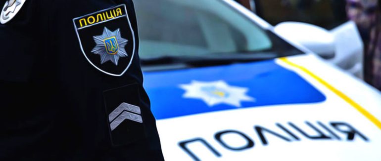 У Мукачеві 23-річний юнак хотів вкоротити собі віку: його виявили на даху багатоповерхівки (ВІДЕО)