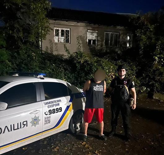 В Ужгороді у хостелі п’яний іноземець погрожував ножем адміністраторці