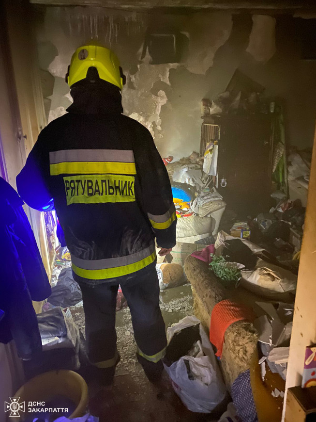 В Ужгороді горіла квартира у багатоповерхівці