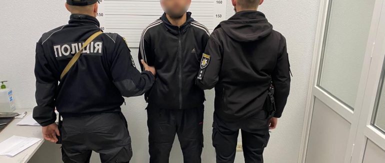 В Ужгороді затримали грабіжника, який силою відібрав телефон у перехожого