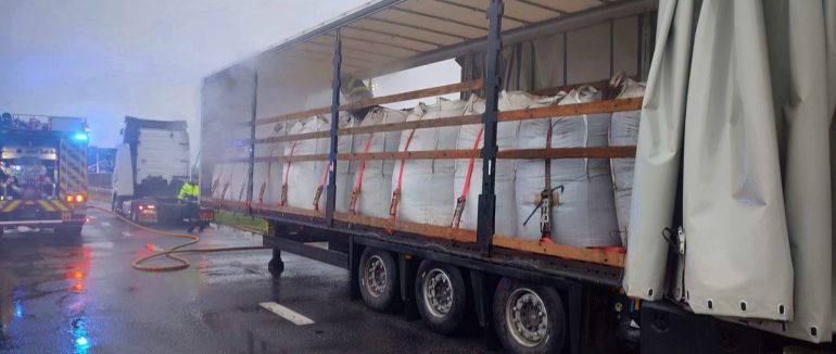 На Ужгородщині на трасі “Київ-Чоп” горів причеп з макухою