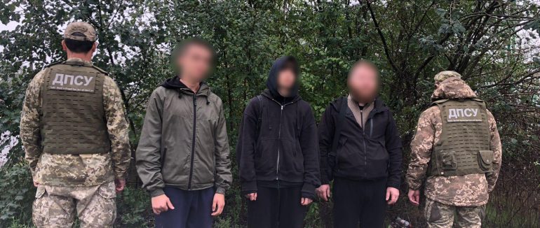 5 тис. $ за безперешкодний «візит» в Угорщину: на Закарпатті затримали трьох призовників