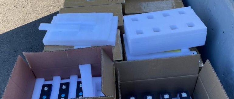 Закарпатські митники виявили у «Мерседесі» не задекларовані засоби безперебійного живлення