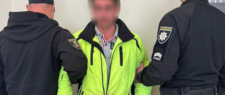 На Хустщині чоловік зарізав ножем односельця