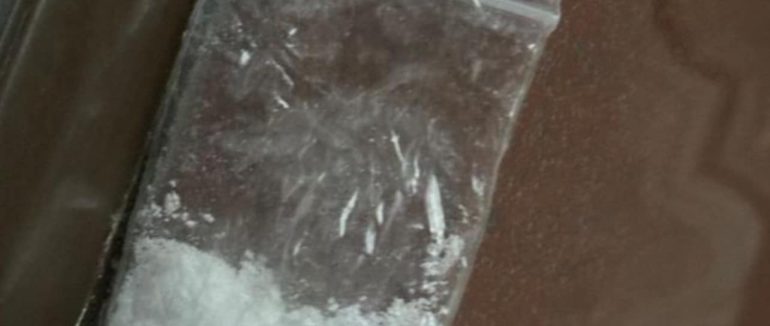 В Ужгороді виявили дівчину, яка, ймовірно, отримала поштою наркотичні засоби