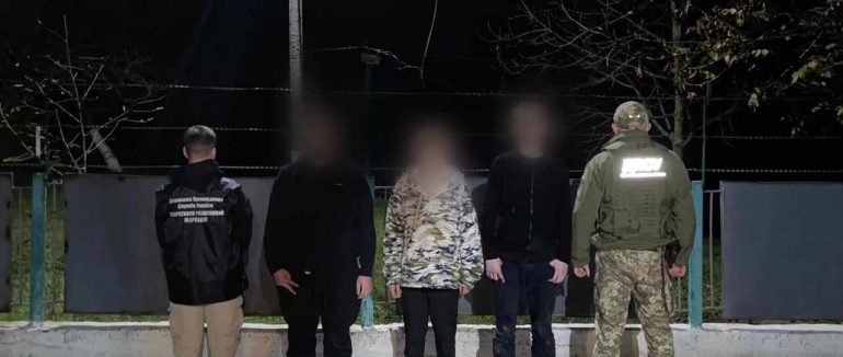 “Туристів” із кусачками виявили закарпатські прикордонники