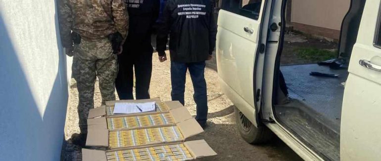 На Закарпатті прикордонники виявили 4 тисячі пачок безакцизних сигарет