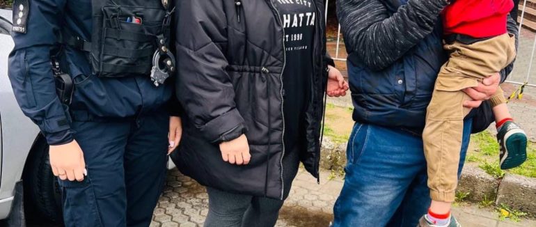 Вулицями Мукачева блукала самотня дитина: батьків розшукали патрульні