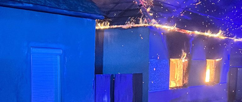 Нічна пожежа у Берегові: вогонь охопив житловий будинок