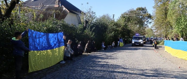 В останню путь провели закарпатця, який повернувся з Канади, щоб захищати рідну землю
