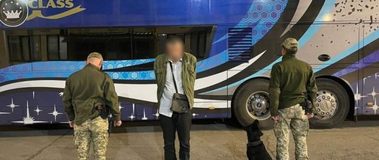 За кордон «зайцем»: прикордонники Мукачівського загону затримали порушника