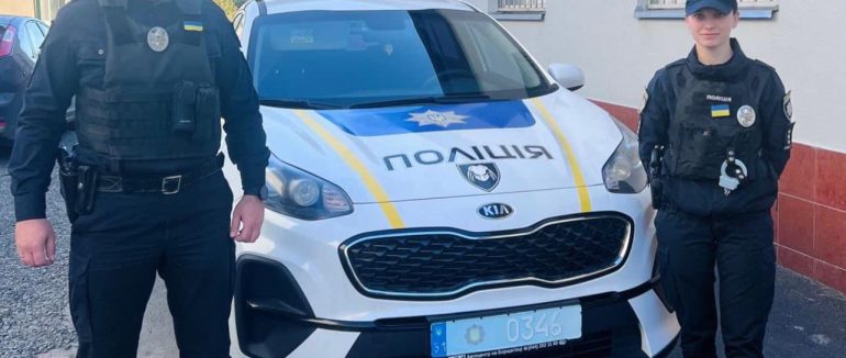 У Мукачеві поліцейські допомогли чоловіку ,якому раптово стало зле