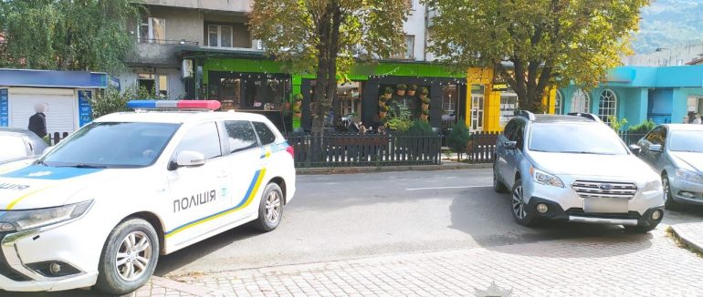 У Рахові поліцейські затримали чоловіка, який вкрав телефон у відвідувача кав’ярні