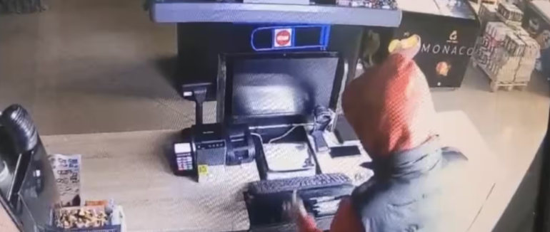 На Закарпатті затримали 27-річного іноземця, який грабував магазини, кавʼярні та АЗС