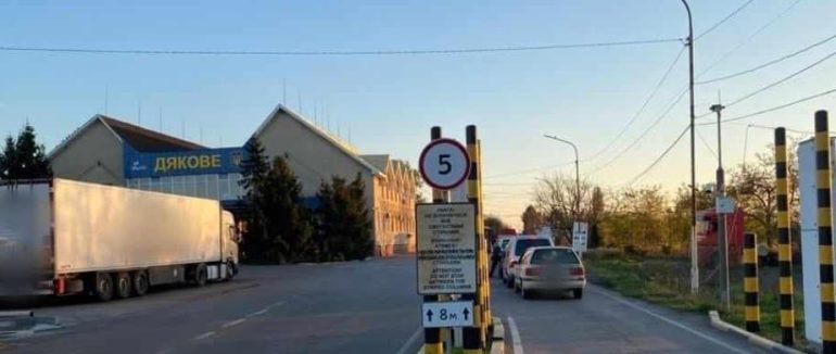 На Закарпатті водій вантажівки пропонував прикордонникам хабар