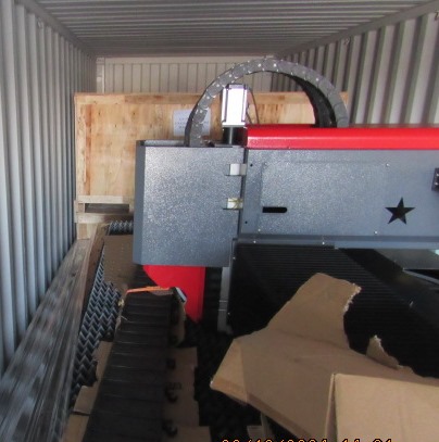 Закарпатські митники не дозволили розмитнити імпортний товар з небезпечним випаровуванням