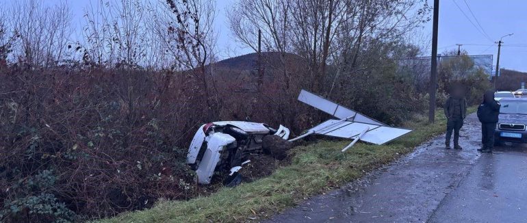 На Ужгородщині водійка збила неповнолітню дівчину на пішохідному переході та з’їхала у кювет