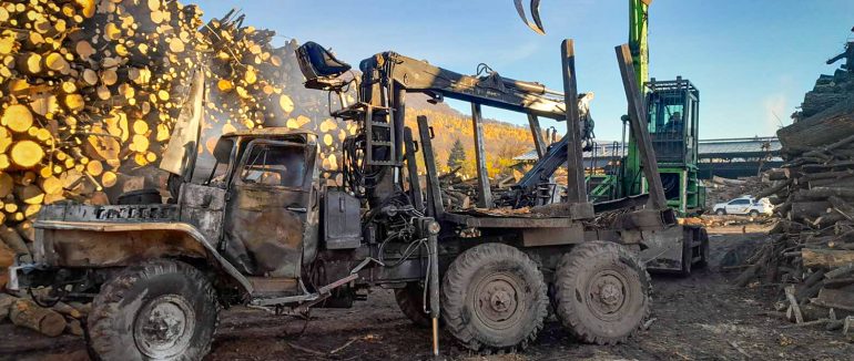 У Сваляві рятувальники ліквідували загорання вантажівки на підприємстві