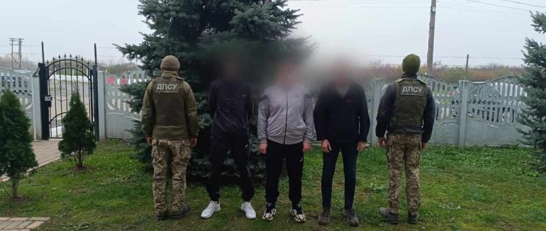 4 чоловіків намагалися незаконно перетнути кордон з Угорщиною
