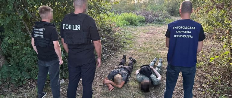 На Ужгородщині двох місцевих жителів судитимуть за організацію схеми незаконної втечі чоловіків у Словаччину