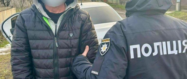 На Хустщині затримали раніше судимого зловмисника, який у стані сп`яніння смертельно травмував односельця