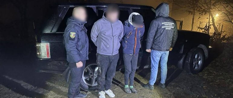 На Тячівщині затримали юнака, який організував схему переправлення чоловіків за кордон