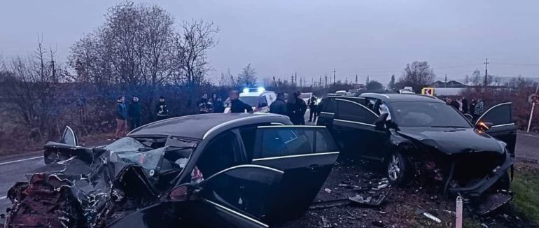 Масштабна ДТП на Закарпатті: одна людина загинула, серед них маленька дитина – травмовані