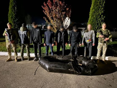 П’ятьох чоловіків, яким переправники пообіцяли безперешкодний перетин кордону, витягли з Тиси прикордонники